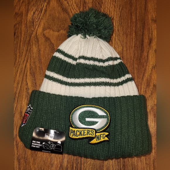 Green Bay Packers NFL New Era 2022 Sideline Official Knit Beanie Pom Hat - Picture 4 of 4